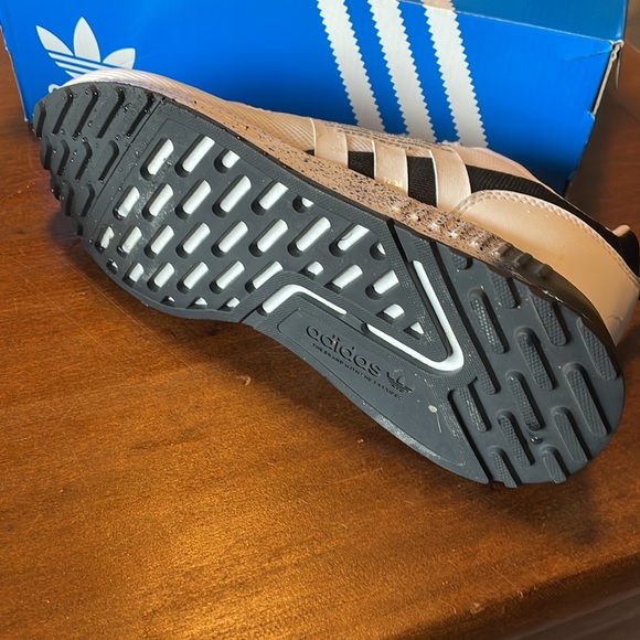 Adidas sneakers worn once - Picture 4 of 5
